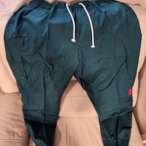 NIKE KYRIE IRVING CROSS TRAINING SWEATPANTS Size XL Green and Black